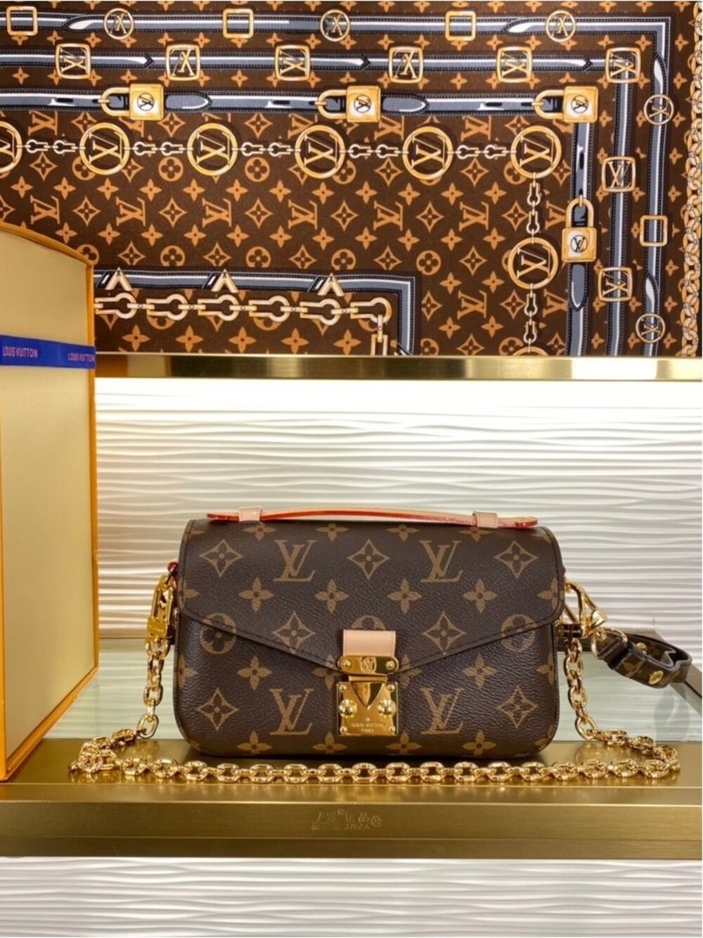 Louis Vuitton Pochette Métis East West Monogram